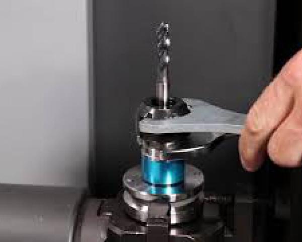 Remove tap and collet fromm synchro-toolholder