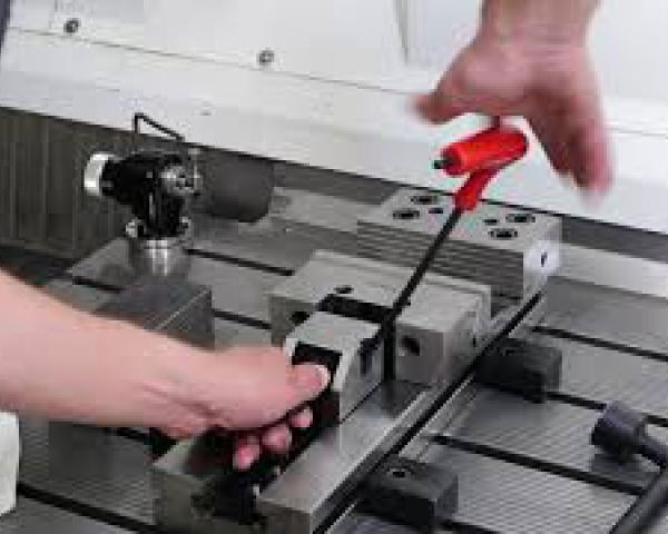 Clamping material in precision vice